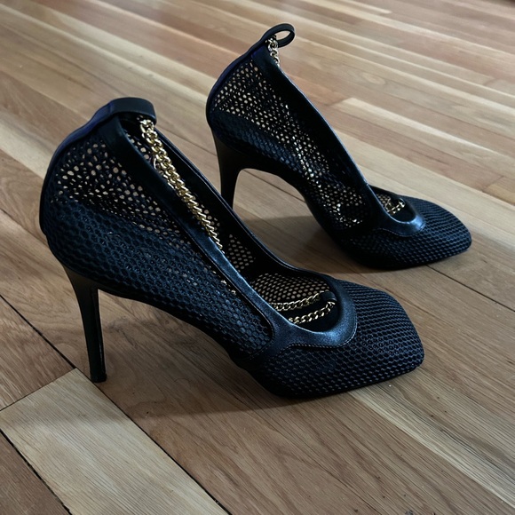 NWOT SHEIN black high heels with gold accent chain on shoe 4” heel, Size 10 - Picture 5 of 10